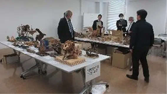 【写真】木工工作コンクール審査会の様子