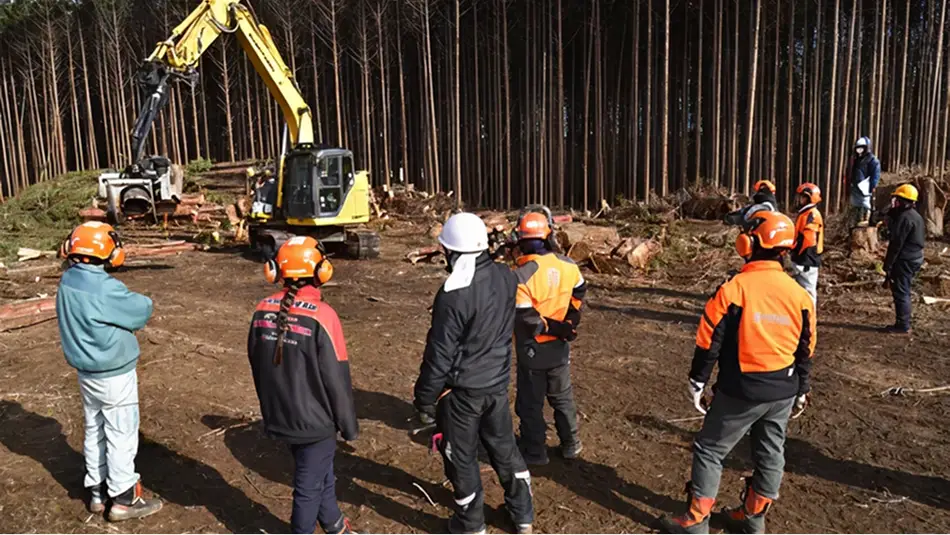 【写真】高性能林業機械の実習風景