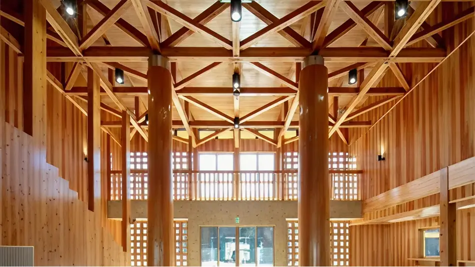 【写真】県産木材を使用した本館の内観