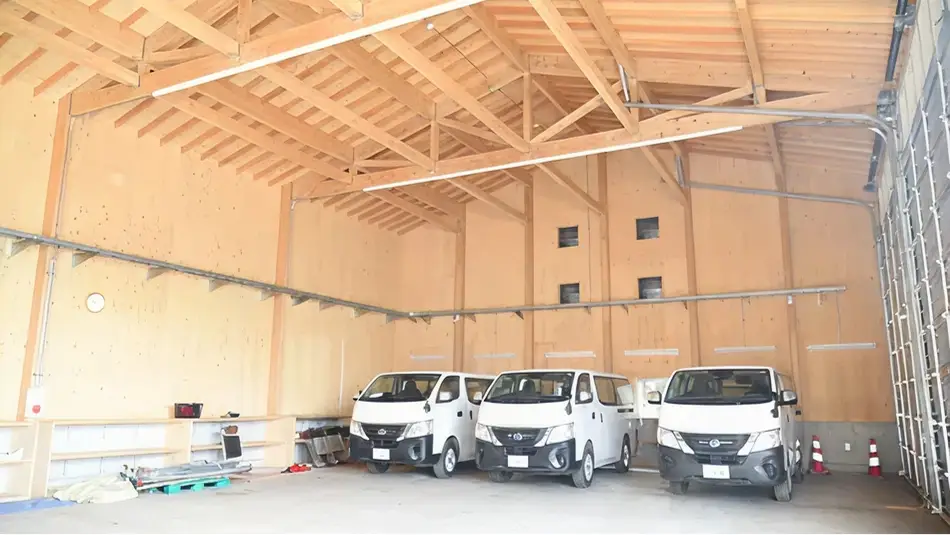 【写真】林業機械整備棟の内部
