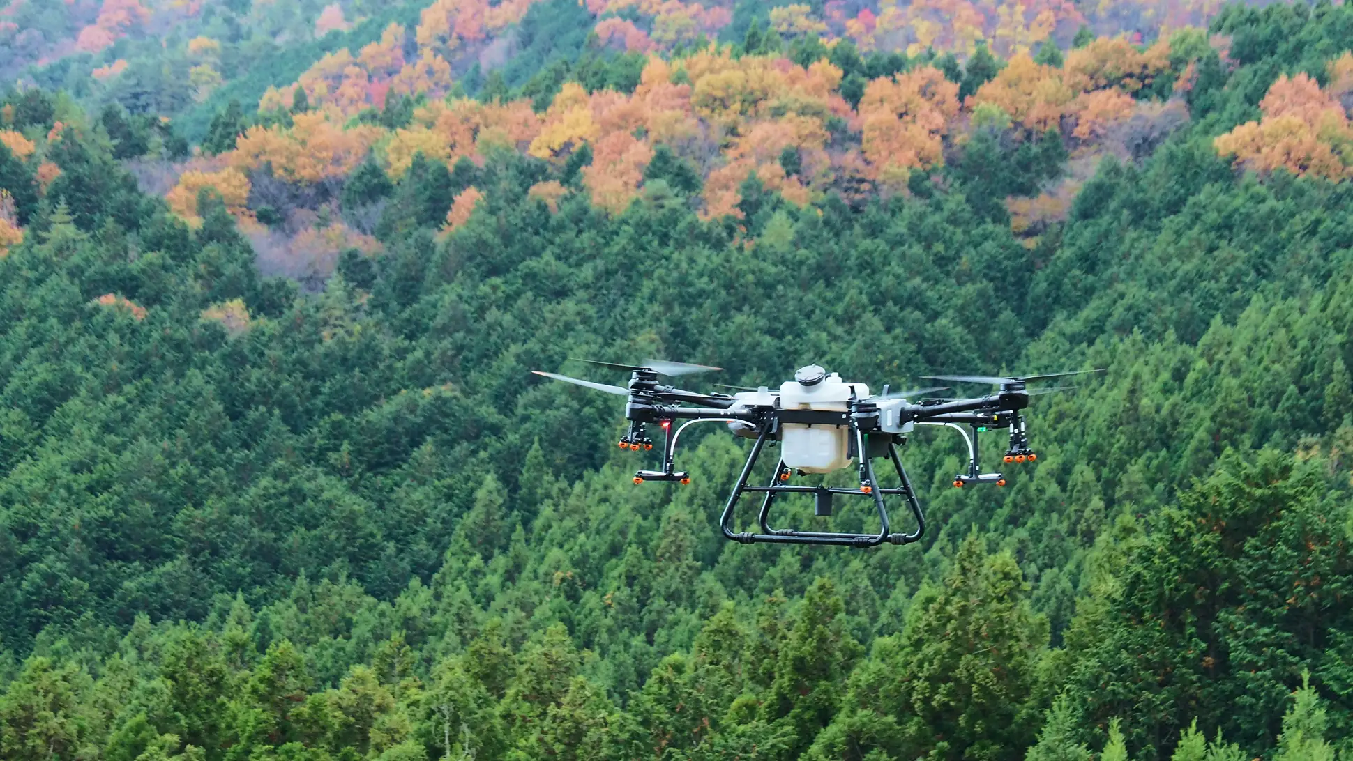 スマート林業推進のための農薬散布用ドローン