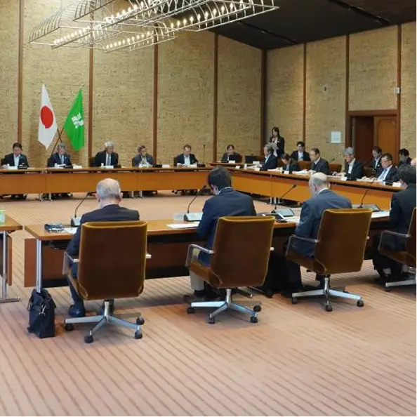 ともに考える：森林づくりの方針や施策について議論するため、関係者が集まって開催されている会議の様子