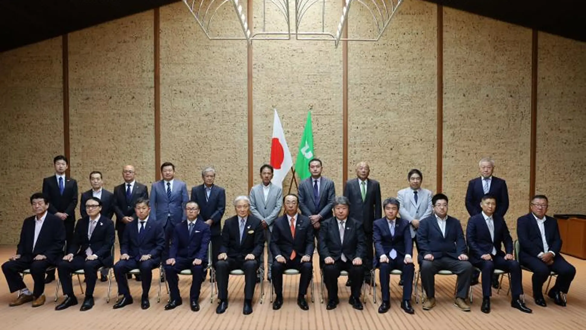 とちぎの元気な森づくり基金のご寄付者/株式会社足利銀行/記念撮影の様子